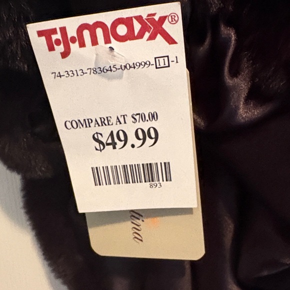 Elegant Black Faux Fur/Cape. - Picture 4 of 6